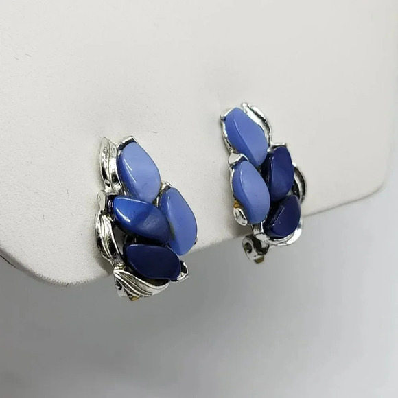 Silver Tone Blue Thermoset Leaf Clip On Earrings Vintage - Picture 2 of 4